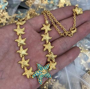 Moda Novo pingente projetado Hollow Out Greca Starfishes Colar de cadeia feminina Banshee Medusa Head Retrato K Gold Plated colares Jewelry V398