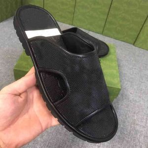 Novo Designer Men Chinelos Sapatos Casuais de Luxo Flat Mules Mens Slides Sandálias de Couro Genuíno Chinelos de Couro Moda Desfile de Amor Chinelos Com Caixa NO382
