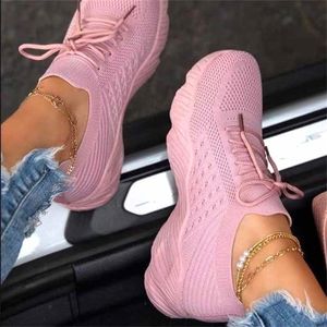 Kvinnor Casual Shoes Ladies Sport Sneakers Lace Up Running Shoe Woman Red Platform Sneaker Wedges Vulcanized Mesh Trainers 220817