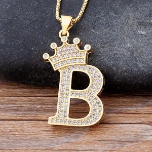 Pendanthalsband toppstil 26st/parti från A-Z Crown Inledande bokstav halsband hög kvalitet koppar cz namn charm familj smycken presentpendant pe