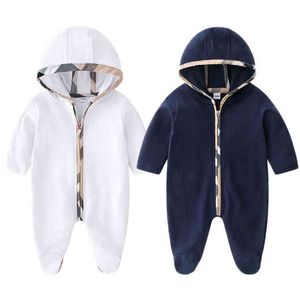 Lyxig designer märke baby hooded rompers plaid nyfödda bomull kläder tjejer pojke långärmad ropa bebe footies jumpsuit kläder aa220323