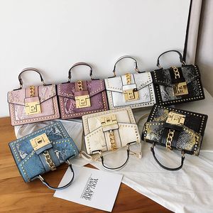 Premium-Textur-Damentasche, neue Handtasche, kleine quadratische Schlangenledermuster-Nieten, verschließbare Tasche, Umhängetasche, Doppeltaschen