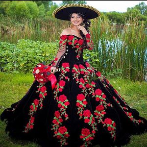 Prinzessin Schwarz Quinceanera Kleider 2022 Mexikanischer Stil Off Shoulders Rose Flower Prom Kleid Langarm Ballkleid Sweet 15 Party XV Vestidos De 15 Anos Robe Bal