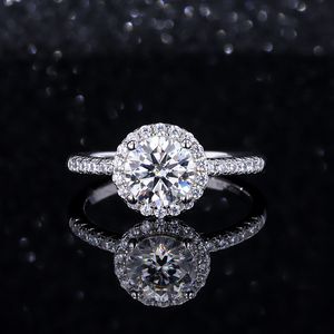 Moissanite Rings Solitaire 클러스터 925 스털링 실버 1ct 약혼 여성을위한 Moissanite Jewelry