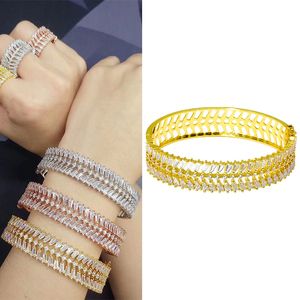 Handarmband för kvinnor Full rad av Zircon Diamond Cuff Bangles smycken Crystal Fashion Charm Luxury Gold Color Natural Stones Christmas Gift Female