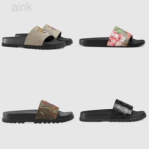 Nya designer lyxiga glider kvinnors tofflor Korrigera blommuttryck läder damer flip flops svartvita röda modemän skor sandaler