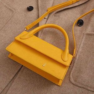 المصنع المباشر بيع Jacquemuu لقطة حقيقية محمولة كتف قطري للهاتف المحمول الأصفر الأزرق الورود الأحمر الأسود أبيض مصمم حقيبة الأزياء.