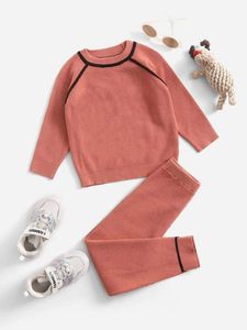 Pantaloni in maglia a maniche raglan con cuciture a contrasto per ragazzi e bambini SHE