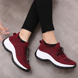 Tenis De Mujer Scarpe da passeggio casual per donna Scarpe da scossa leggere Fondo spesso Altezza crescente Calzature sportive Traspirante 220608