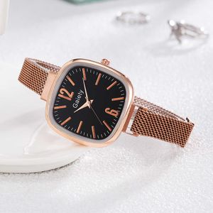 2022 Orologio da donna Set di braccialetti di lusso di moda Orologi da donna Casual Cinturino in lega Orologio da polso al quarzo Orologio da donna Quadrante grande