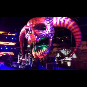 Terrível penduramento vermelho gigante gigante inflável Cabeça de esqueleto inflável para Halloween / pub / decoração de palco