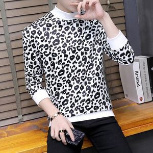 Herr t-shirts casual leopard hög nacke pullover sammet t shirts mens 2022 höst stilfull tee långa ärmar flanell velor outfit