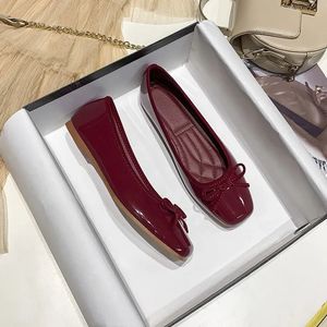 Pantofel Kulit Pale Retro Merah Anggur Mode Wanita Sepatu Balet Telanjang Hitam Retro Pesta Flat Ujung Persegi Selip Ikatan Simpul 220614