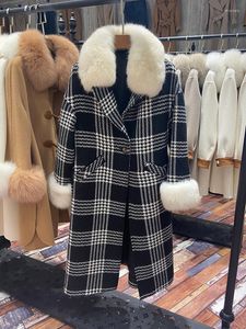 Женская шерстяная смеси 2022 Мода Женская клетчатая шерстяная шерстяная шерсть длинный зимний пальто меховой воротник и манжета.