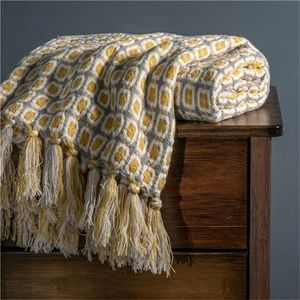 Nordic Knitted Travel Plaid Bed Khaki Sofa Throw Rug with Tassels Vintage Thin Summer Air Condition Blanket 220524