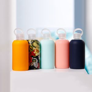 Bicchieri di vetro colorati da 16 once 500 ml Belle bottiglie d'acqua da donna regalo con bicchiere protettivo in silicone