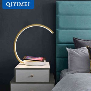 Lampade da tavolo di ricarica wireless per la luce di lettura della camera da letto Comodino Studio Protezione degli occhi Cornice in oro bianco Touch Dimming Lighting Techo H220423