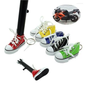 Keychains 2022 Elektrisk cykelfot stödmotorcykel sida kickstand stativ mini sko nyckelkedja bjd docka sneaker skor emel22