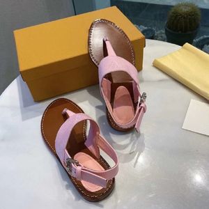 Designer Slipper Mulheres chinelas sandálias de luxo Brand sandálias de couro real flip chinelos planos planos de deslizamento Sapatos casuais botas de tênis da marca 253