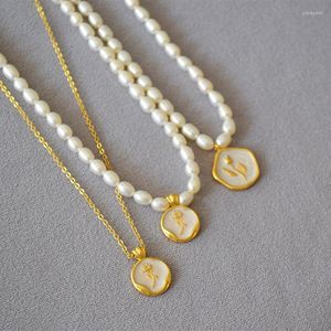 Pendant Necklaces French Elegance Pearlescent White Enamel Vintage Rose Gold Coin Freshwater Pearl Short Necklace Clavicle ChainPendant Sidn