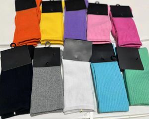 Mens Socks Women High Quality Cotton All Match Classic Ankle Letter Breattable Black and White Football Basketball Sports Sock Color Cotton Top