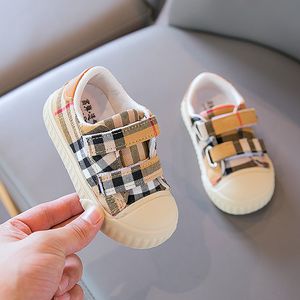 Barn canvas skor barn designer rutiga baby walkers skor pojkar flickor lätt mjukt icke-halk casual sneakers bekväma och mjuka