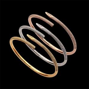 Bracciale alla moda per uomo Bracciale per unghie con diamanti pieni di lusso da donna Regalo di gioielli di marca classico in acciaio inossidabile a 3 colori