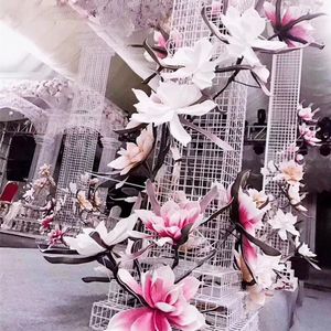 Ghirlande di fiori decorativi Grande fiore di schiuma Magnolia gigante Testa artificiale Tema all'aperto Sfondo di nozze Design Vetrina del centro commerciale Pa