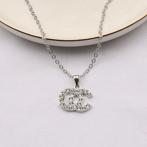Simple Luxury Designer Brand Double Letter Pendant Necklaces Chain 18K Gold Plated Crysatl Rhinestone Sweater Newklace for Women Wedding Jewerlry Accessories