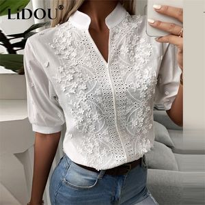 Vit chic ihålig spetsblus Hook Flower Brodery Decoration V Neck Casual Solid Shirt Half Puff Sleeved Cotton Top Women 220513