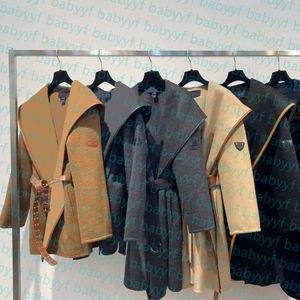 Kadınlar İçin Kadın Ceketleri Trench Tasarımcısı Windinger Moda Kapşonlu Pelerin Mektupları Tarzla Kemer Slim Lady Kıyafet Ceket Yünlü Siyah Old Çiçek Desen