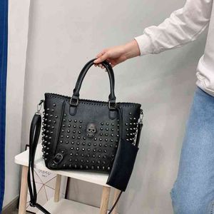 TOTE BAG Fashion Shoulder Inclined Span Bag Rivets Skull Head Handbag 2022 PU Leather Street Lady bag Large Capacity Shoppingbag