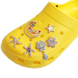 Vendita calda all'ingrosso Foro Graden Accessori per scarpe firmate Ciondoli in metallo Croc Charms Catena rimovibile Scarpe Fibbia Perla Piccola fragranza Fiore di scarpe