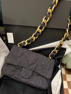 Büyük boy kot çanta kadın çanta lüks tasarımlar çanta 2022 Cowhide deri çapraz çantalar havyar gümüş debriyaj omuz çantası tasarımcıları yeni stil
