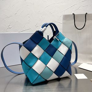 Дизайнерская сумка для кроссбу для женщин вязание крючком ручной плечо женская мода Классическая многофункциональная кошелька 240507