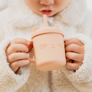 200 ml Baby Feeding Drinkware Straw Cup Baby Learning Feeding Bottles Anti Läcksäker silikon Tabeller Tobarn Vattenflaska 220715