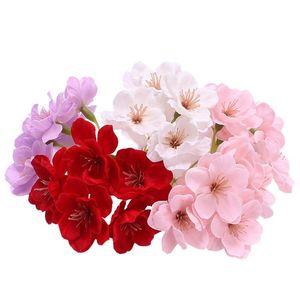 Flores decorativas grinaldas 50pcs/caixa Artificial Cherry Blossom Soap Head Head do Dia dos Namorados Presente Pétalas de Casamento Festa de Casamento DIY DEC