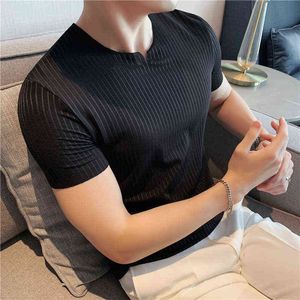 Summer Thin Ice Silk Seamless Stretch Dark Stripe Stretch Sexig tät kortärmad t-shirt Men G220512