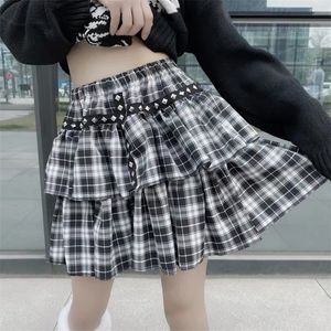 Houzhou Gotik Alışveriş Merkezi Goth Ekose Etek Kadın Harajuku Punk Rivet Siyah Çift Katmanlı Yüksek Belli Mini Etekler Karanlık Akademi Grunge 220317