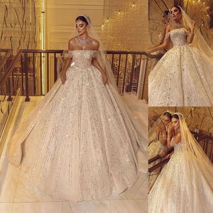 Sparkly Arabia Princess Ball Gown Wedding Dress Pärlor av axel paljetter Kort ärm brudklänningar Crystal Bride Robes Custom Made Made