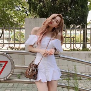 Freizeitkleider Park Caiying's Same Summer Off Shoulder One-line Collar Dress White Ruffle Slim SmallCasual