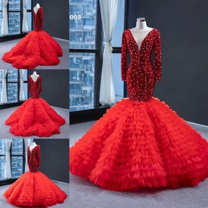 Red Sparkly Mermaid Prom Dresses 2022 Sheer O-Collo Illusion Manica lunga Pieno di perline di cristallo Clound Ruffles Gonna Abito da sera