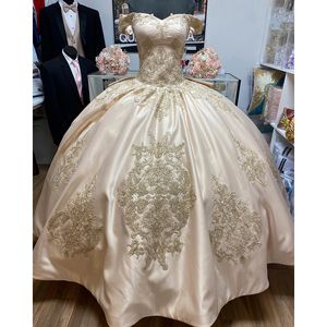 Ny champagne quinceanera klänning satin applikationer stropplös båge prinsessan boll klänning formell prom klänningar de 15 anos quinceanera 2022