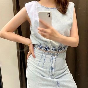 2 قطعة مجموعة من النساء بلا أكمام جينز أعلى وتنورة صغيرة Oneck Women Top and Light Blue Sexy Skirt Women اثنين