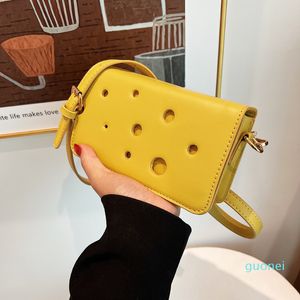 HBP Black Designer personality casual diagonal bag 2022 simple and fashionable cheese shoulder bag S525
