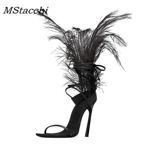 Sandali gladiatore di piume Scarpe di pelliccia da donna Sandali con tacco alto incrociati estivi Decorazioni per capelli di struzzo Scarpe con tacchi alti sottili 220426