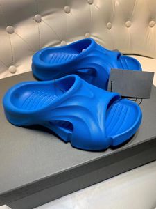 Luxuriöse Designer-Hausschuhe mit breiter Kreuzschnürung, sexy Damen-Slipper aus gewebtem Lafite, bequeme Strandschuhe für das Badezimmer, PVC-Hausschuhe für Herren und Damen