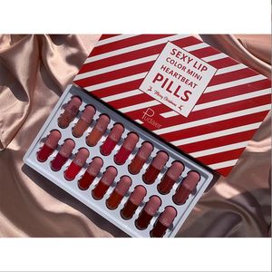 18 Cores mini cápsula Lip Gloss Velvet Glaze Color Non Stick Copo liso da cápsula fosca Lipstick à prova d'água Longa -me de férias 18pcs para um conjunto