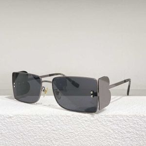 Luksusowe okulary przeciwsłoneczne mężczyźni Kobiety marka projektantki okulary przeciwsłoneczne Mała kwadratowa metalowa rama podwójna B -literowe nogi proste okulary ochronne moda BE3110 UV400