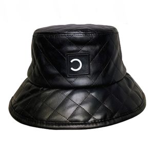 Tasarımcı Beyzbol Kapakları Siyah Erkek Kova Şapkaları Deri Kapa Kadın Tasarımcıları Fisher Hat Sonbahar Fedora Takılı Güneş Şapkası